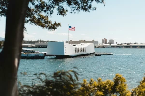 Powerful and respectful shot — the framing through the trees with the American flag makes it feel personal rather than touristy. Perfect for the Day 3 Pearl Harbor section. USS Arizona Memorial / Pearl Harbor Alt Text: USS Arizona Memorial at Pearl Harbor Oahu with American flag flying over the water — a moving Day 3 stop on a 3-day Oahu itinerary